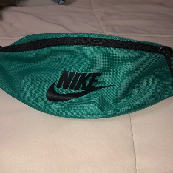 Nike Handbags - NIKE Fanny Pack